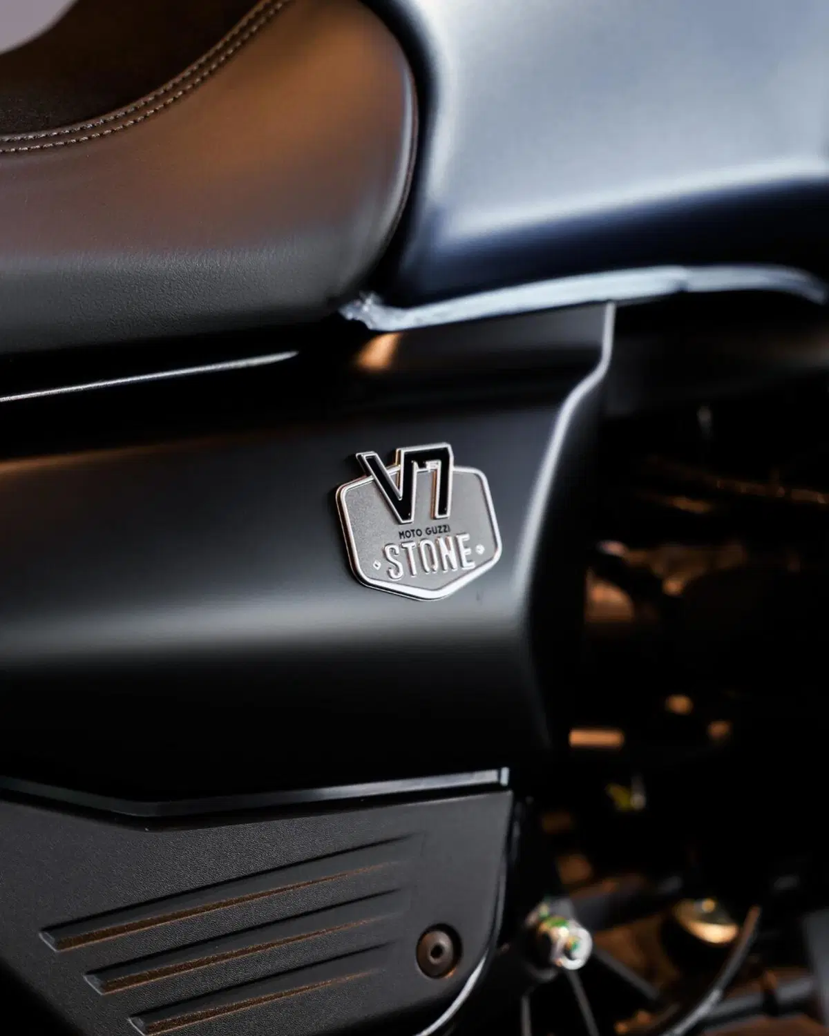 Moto Guzzi V7 Stone (2025 - 26) (8)
