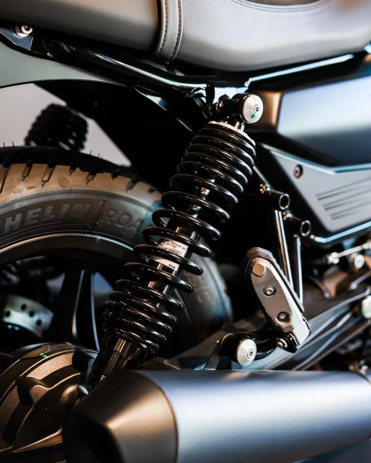 Moto Guzzi V7 Stone (2025 - 26) (10)