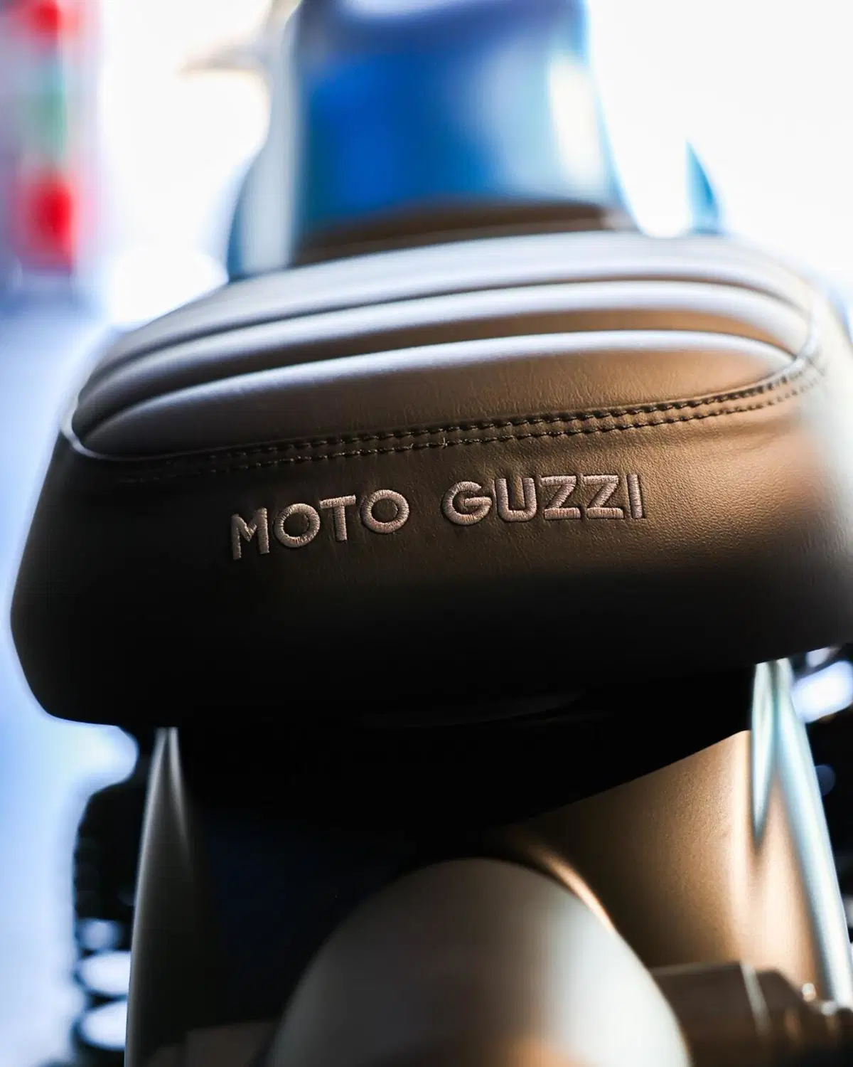 Moto Guzzi V7 Stone (2025 - 26) (11)