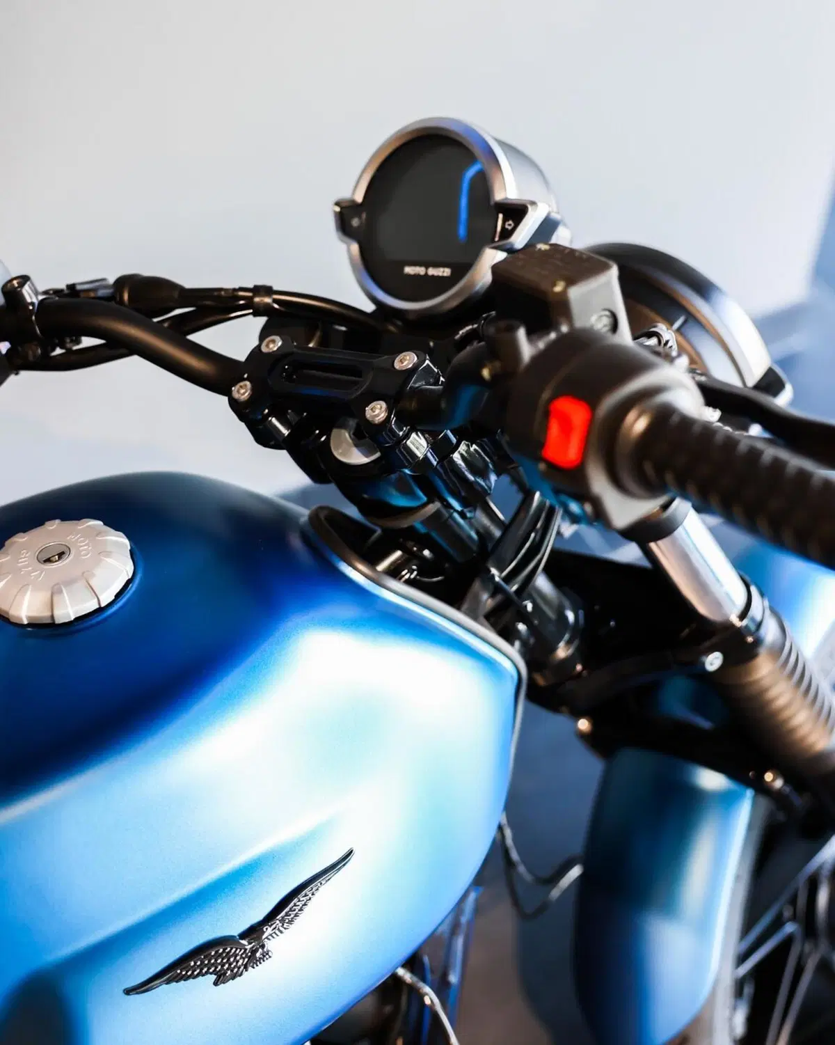 Moto Guzzi V7 Stone (2025 - 26) (14)
