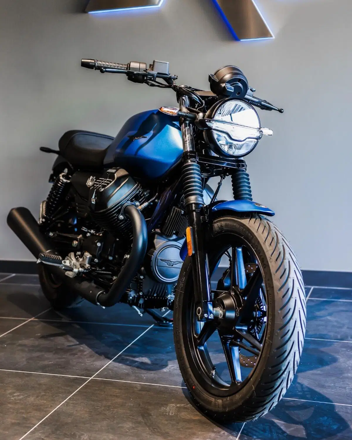 Moto Guzzi V7 Stone (2025 - 26) (4)