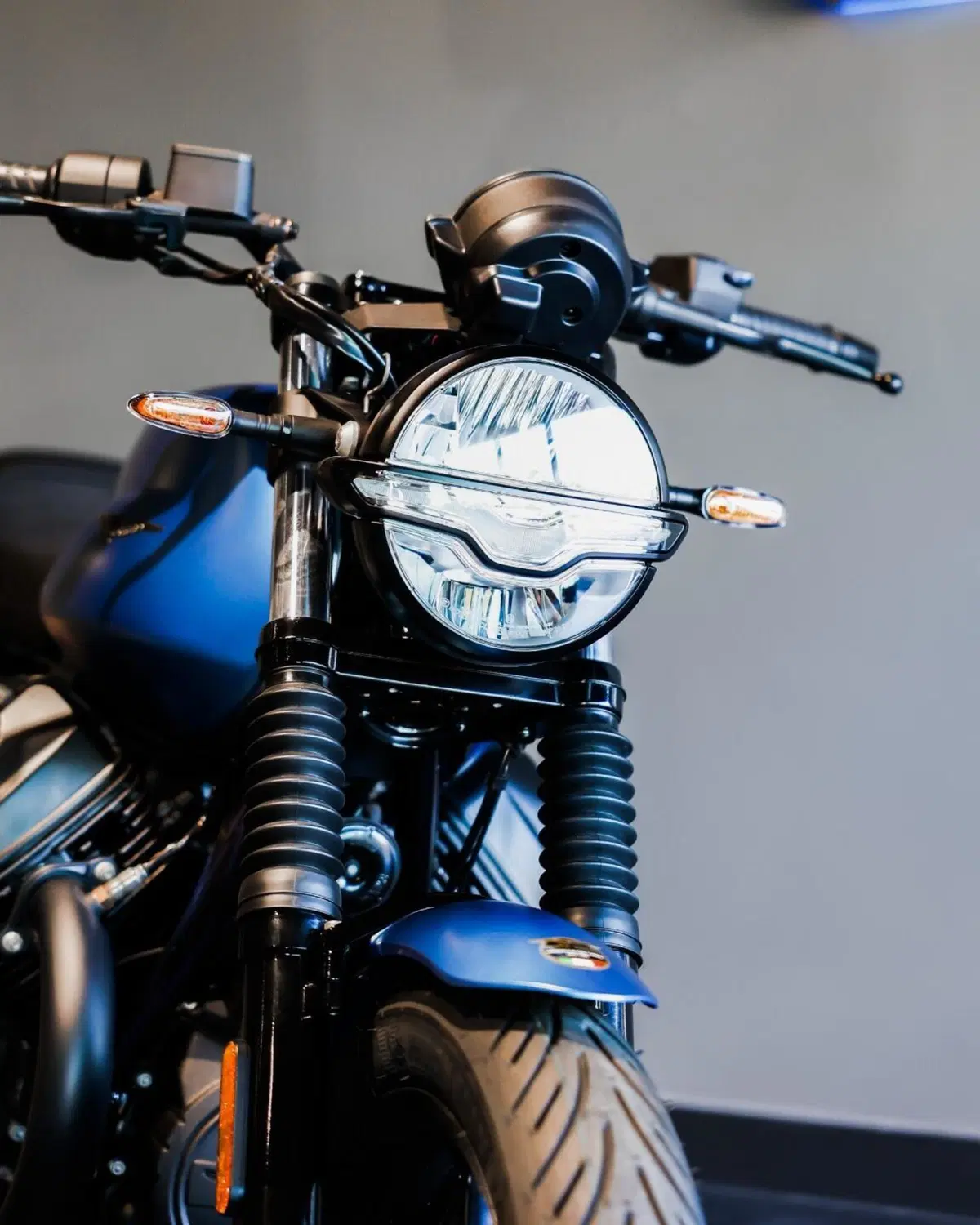 Moto Guzzi V7 Stone (2025 - 26) (15)