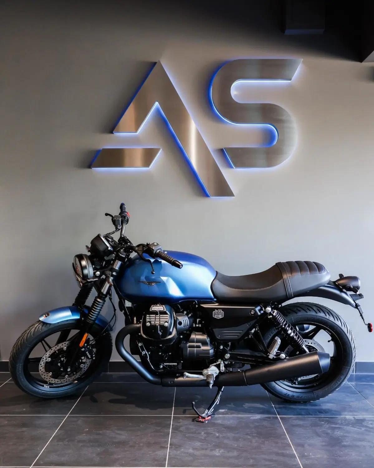 Moto Guzzi V7 Stone (2025 - 26) (16)