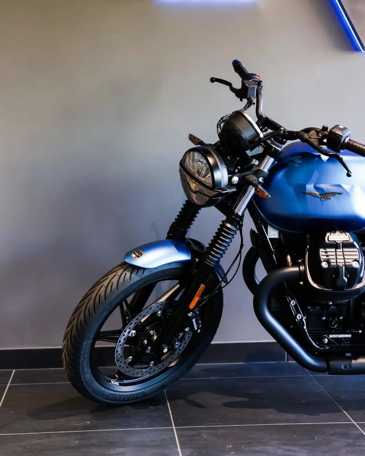 Moto Guzzi V7 Stone (2025 - 26) (17)