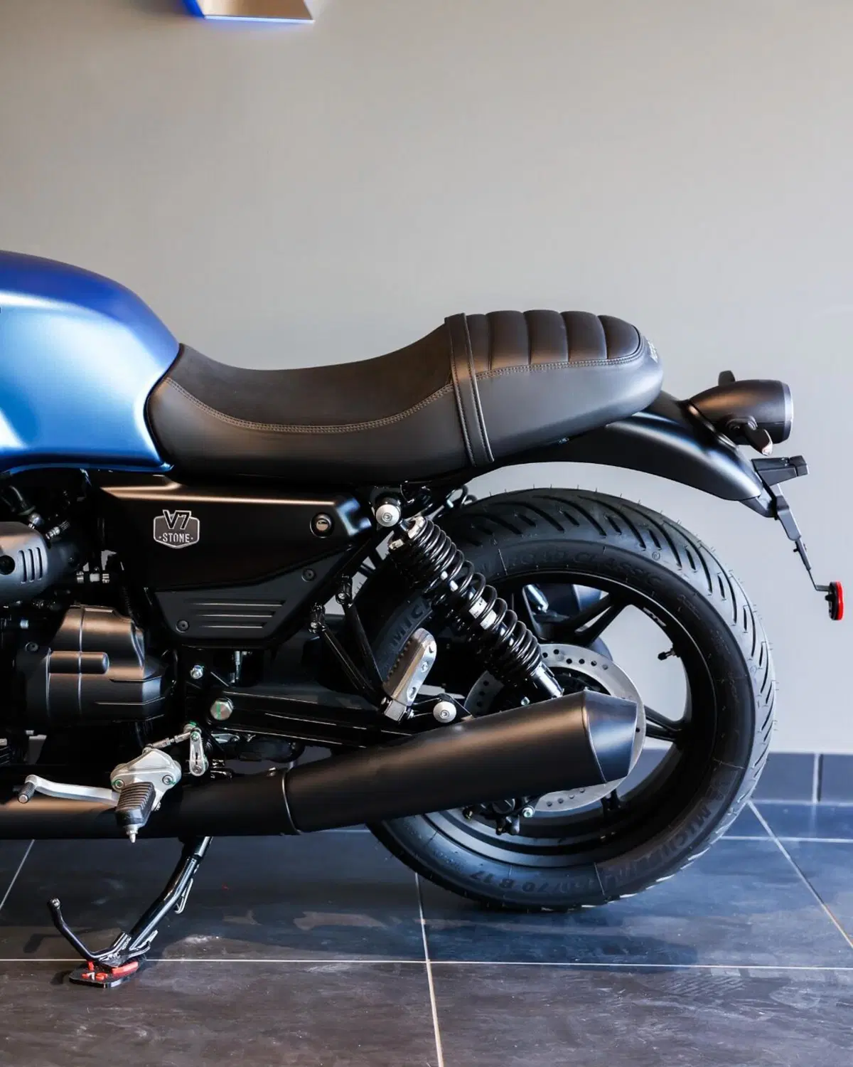 Moto Guzzi V7 Stone (2025 - 26) (18)