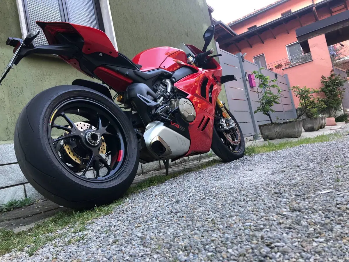 Ducati Panigale V4 S (2022 - 24) (4)