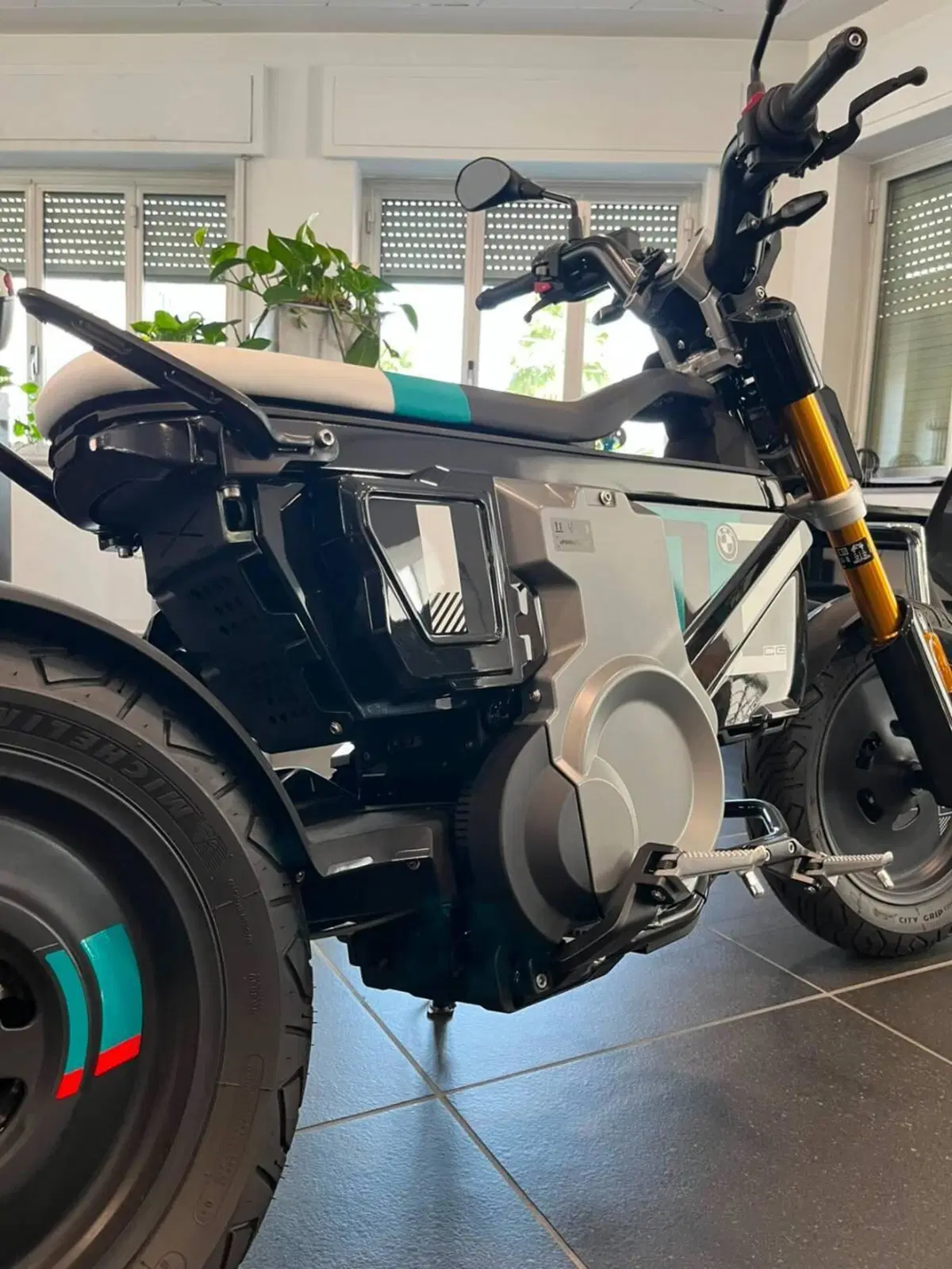 Bmw CE 02 (2024 - 26) (3)
