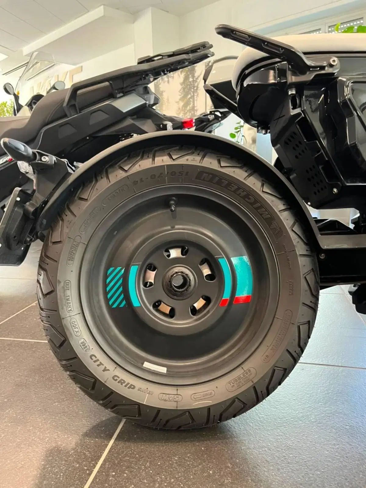 Bmw CE 02 (2024 - 26) (4)