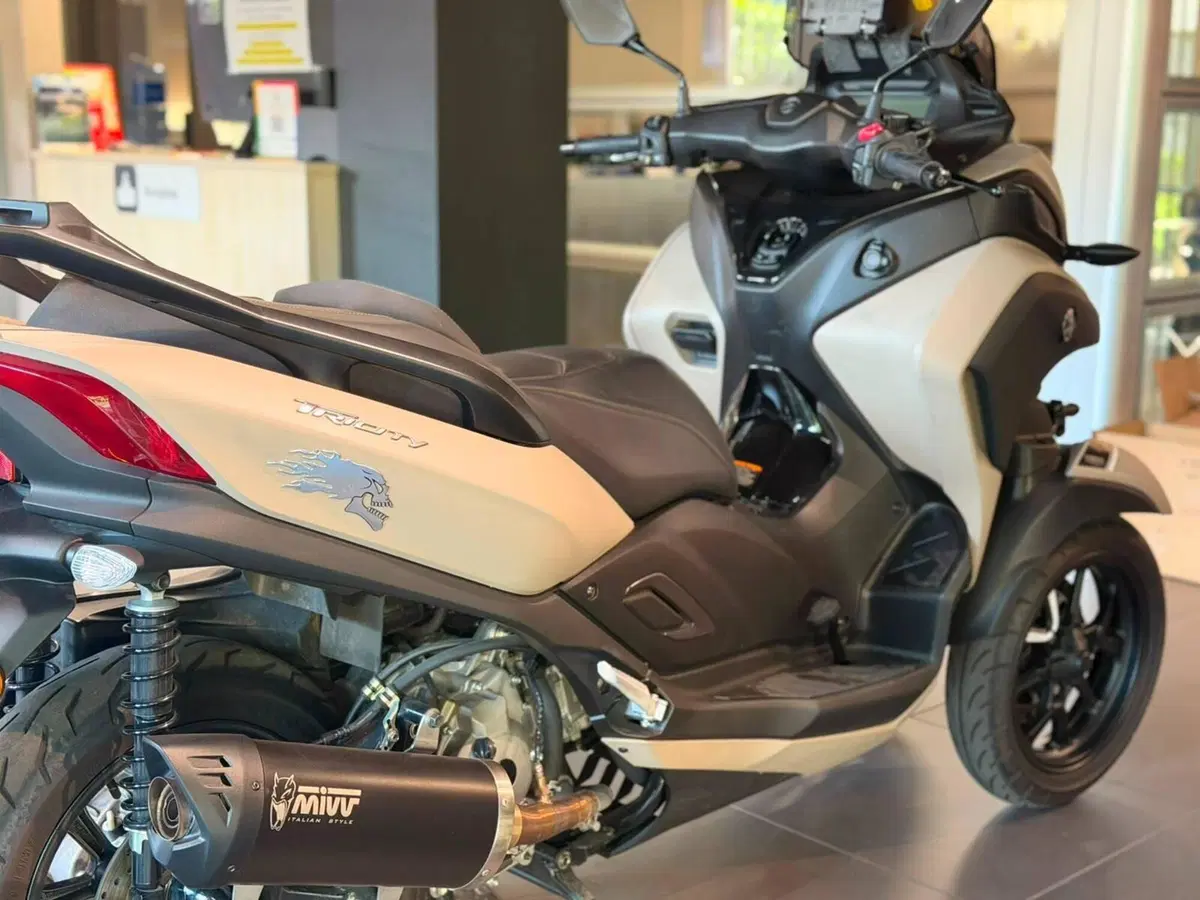 Yamaha Tricity 300 (2021 - 24) (4)