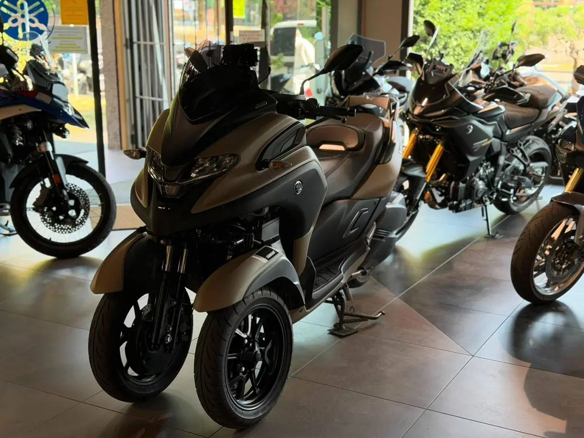 Yamaha Tricity 300 (2021 - 24) (5)