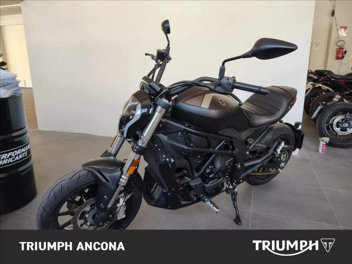 Benelli 502 C (2021 - 25) (5)