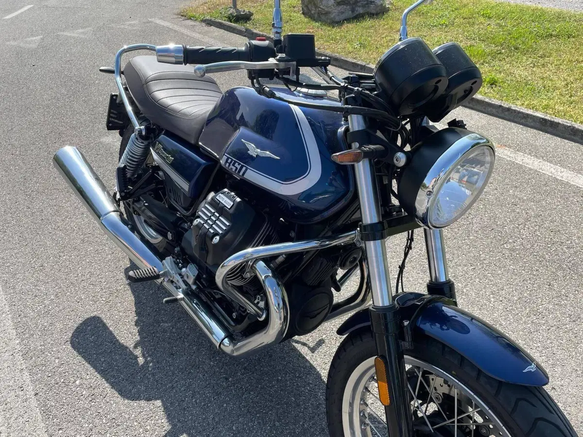 Moto Guzzi V7 Special (2021 - 24) (2)
