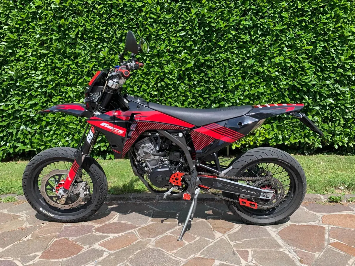 Fantic Motor XMF 125 Motard Performance 4T (2023 - 24) (2)