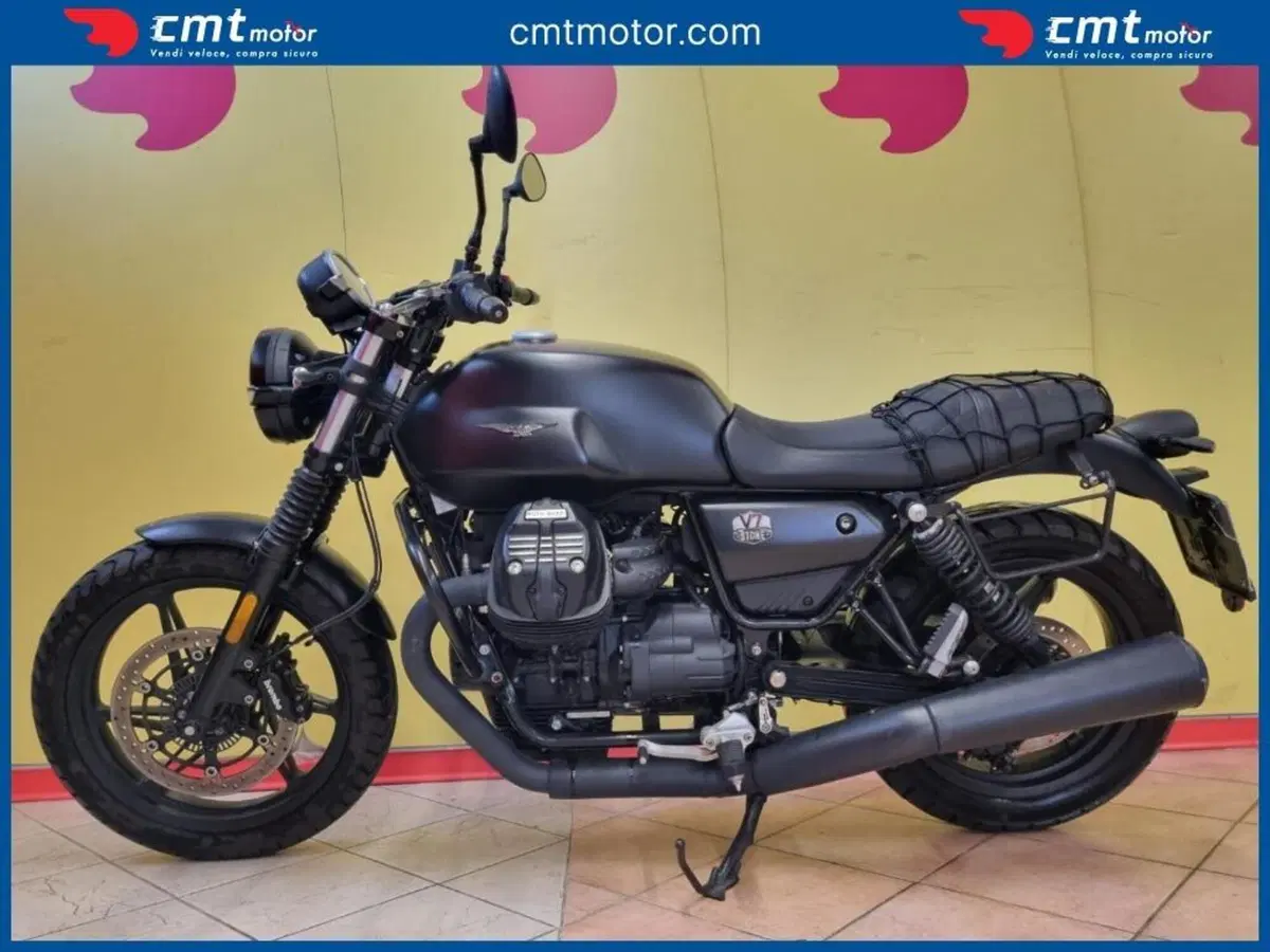 Moto Guzzi V7 III Stone (2017 - 20) (2)