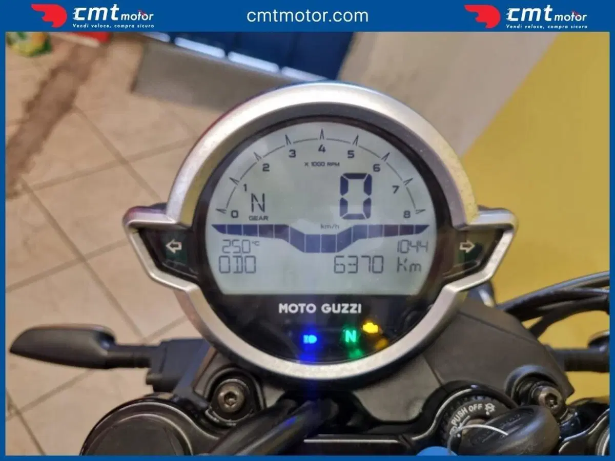 Moto Guzzi V7 III Stone (2017 - 20) (6)