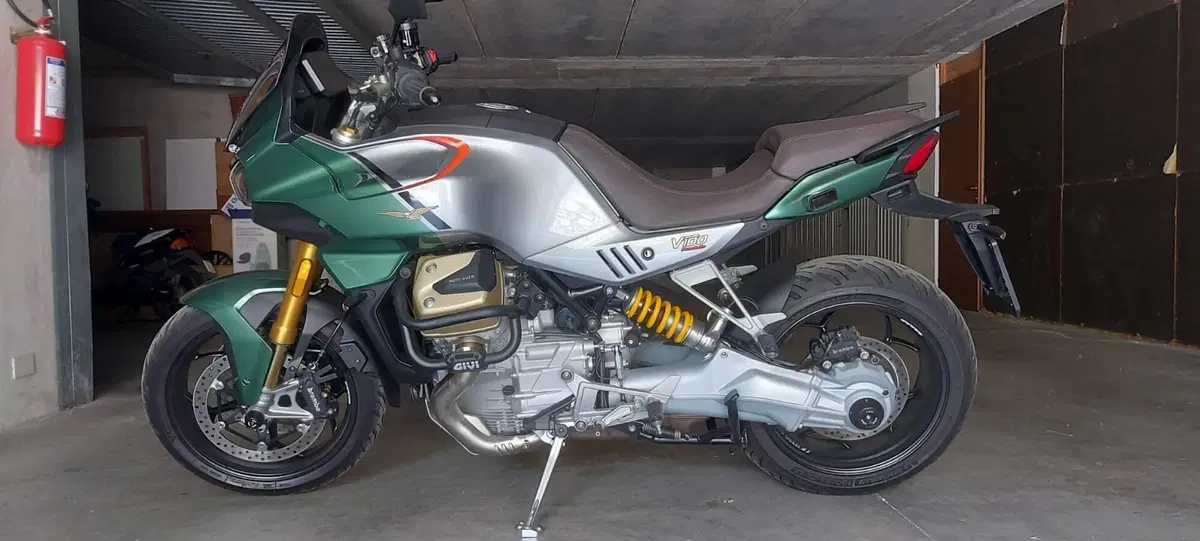 Moto Guzzi V100 Mandello S (2022 - 24)