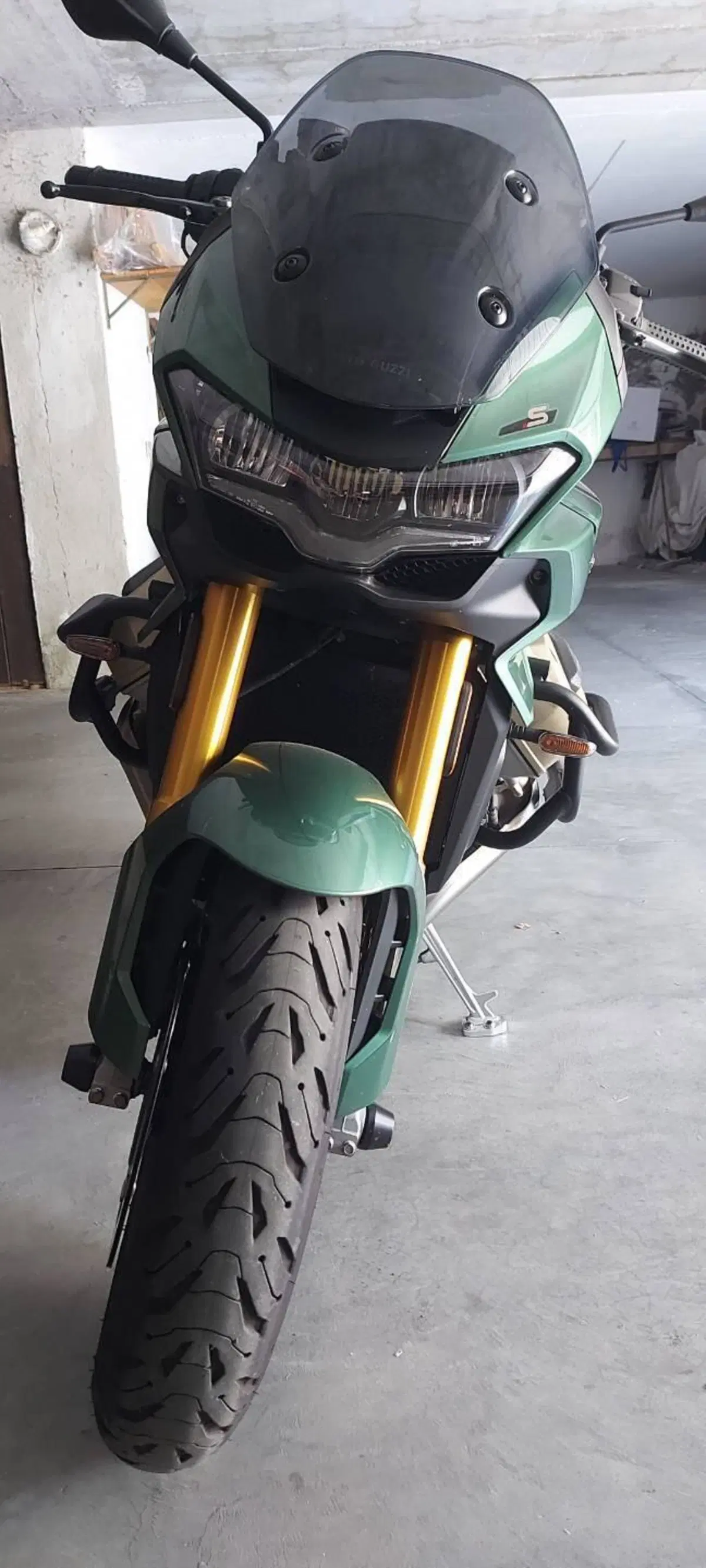 Moto Guzzi V100 Mandello S (2022 - 24) (3)