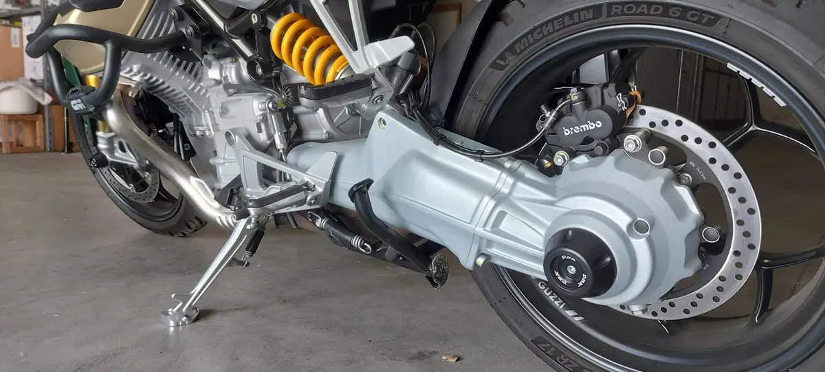 Moto Guzzi V100 Mandello S (2022 - 24) (4)