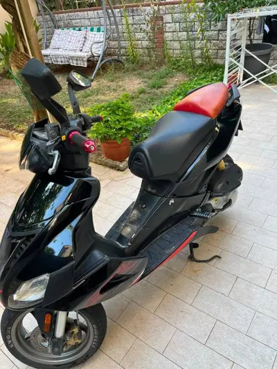 Aprilia SR 50 R (2012 - 17) usata