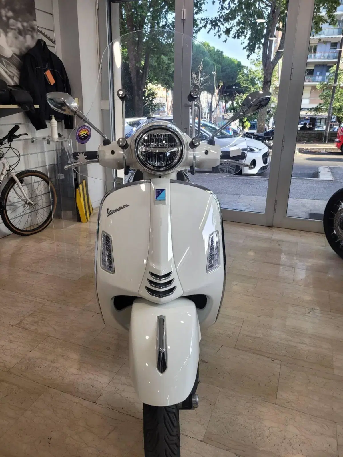 Vespa GTS 300 Super (2023 - 24) (4)