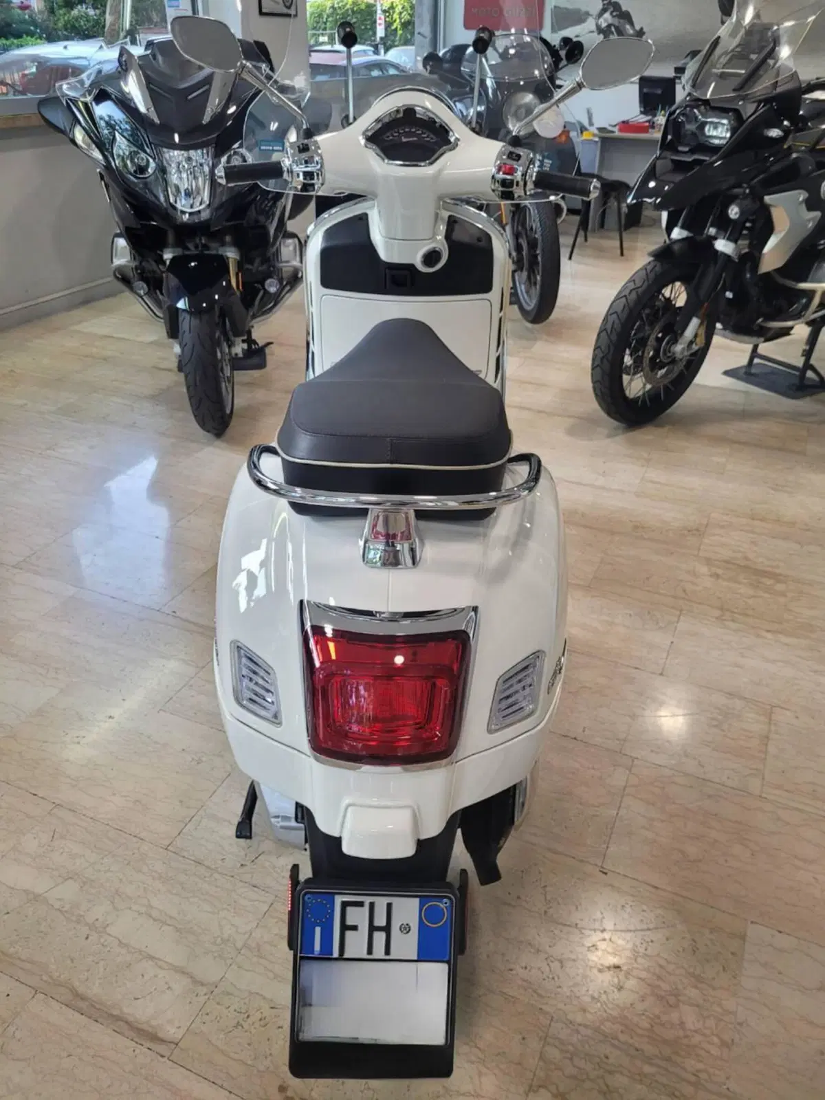 Vespa GTS 300 Super (2023 - 24) (5)
