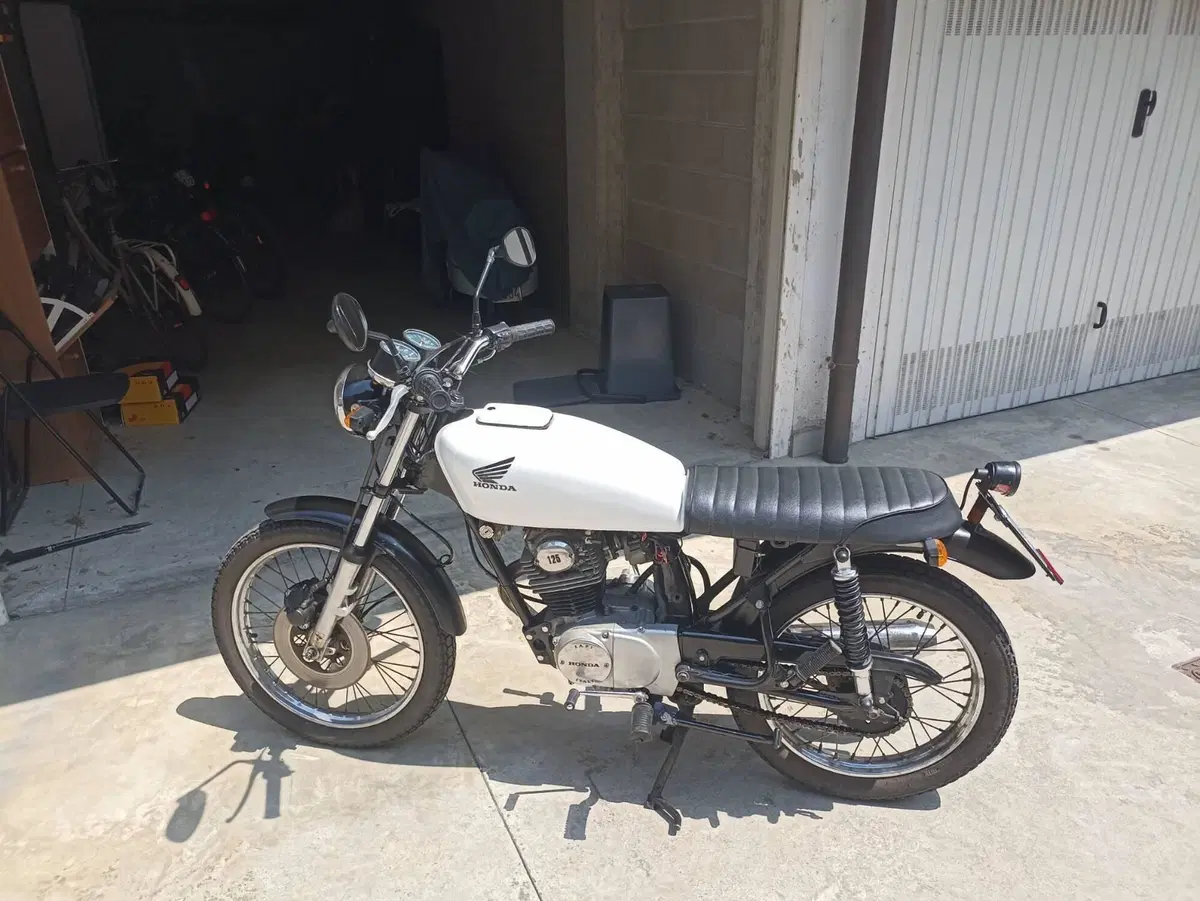 Honda CB 125 J Italia (2)