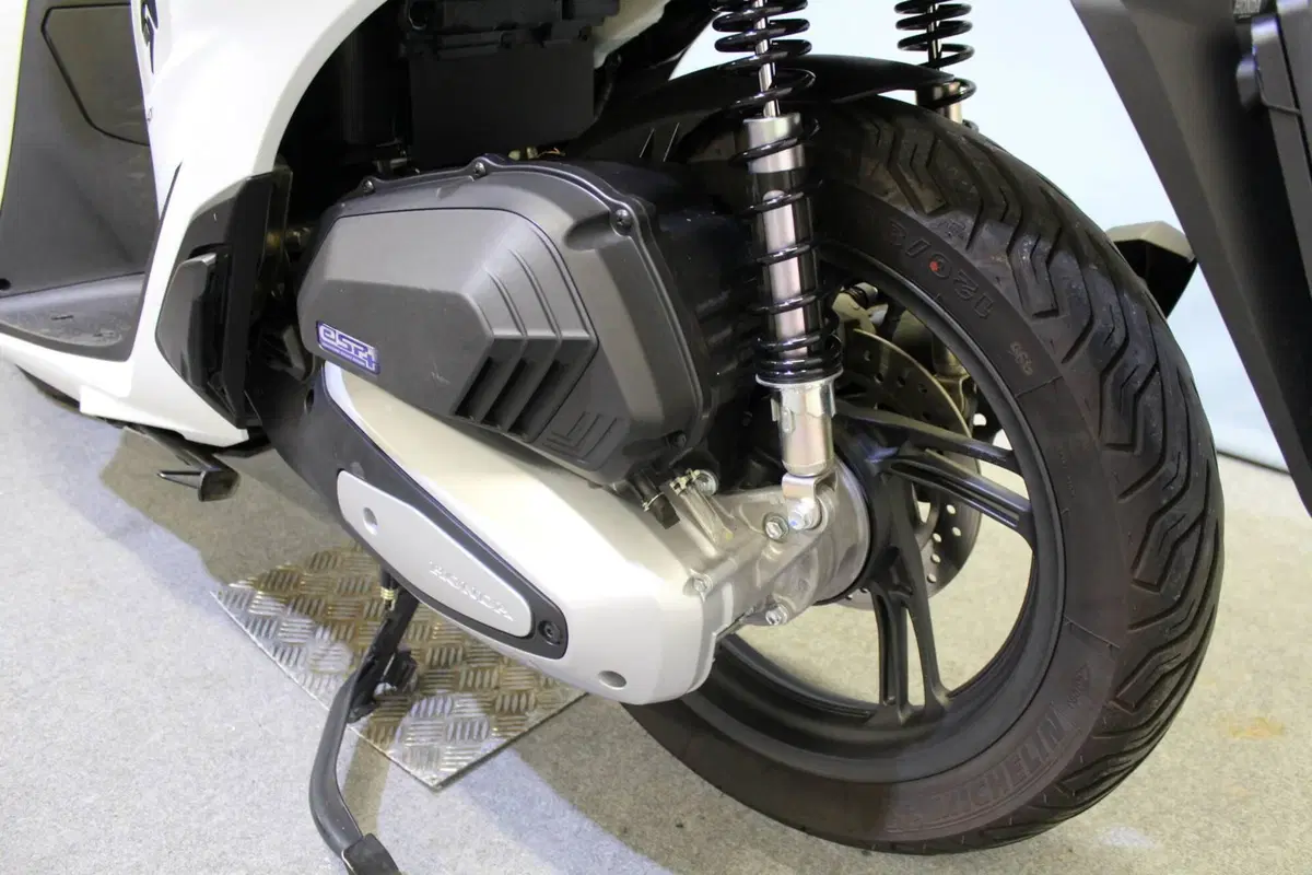 Honda SH 150i Sport (2024 - 25) (16)
