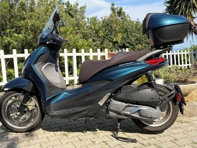 Piaggio Beverly 300 Hpe (2021) usata