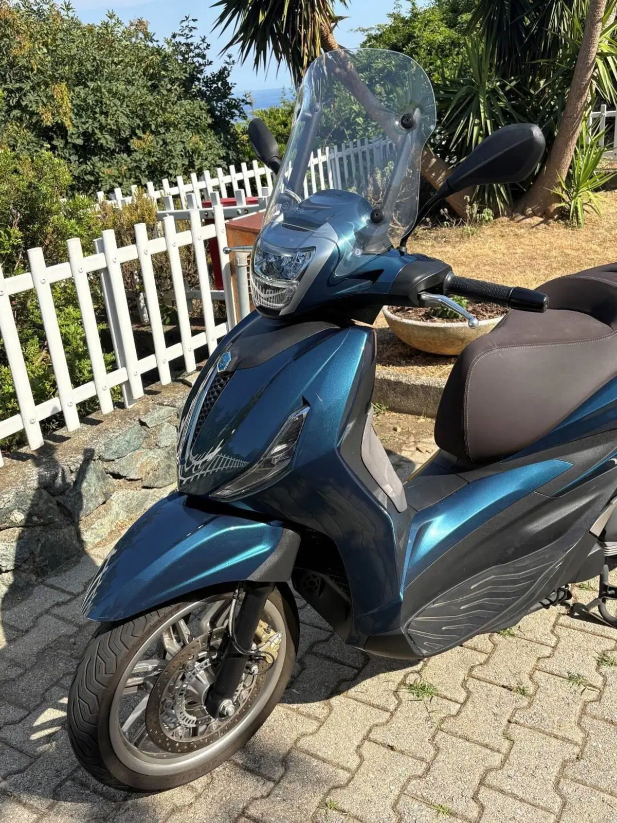 Piaggio Beverly 300 Hpe (2021) (2)