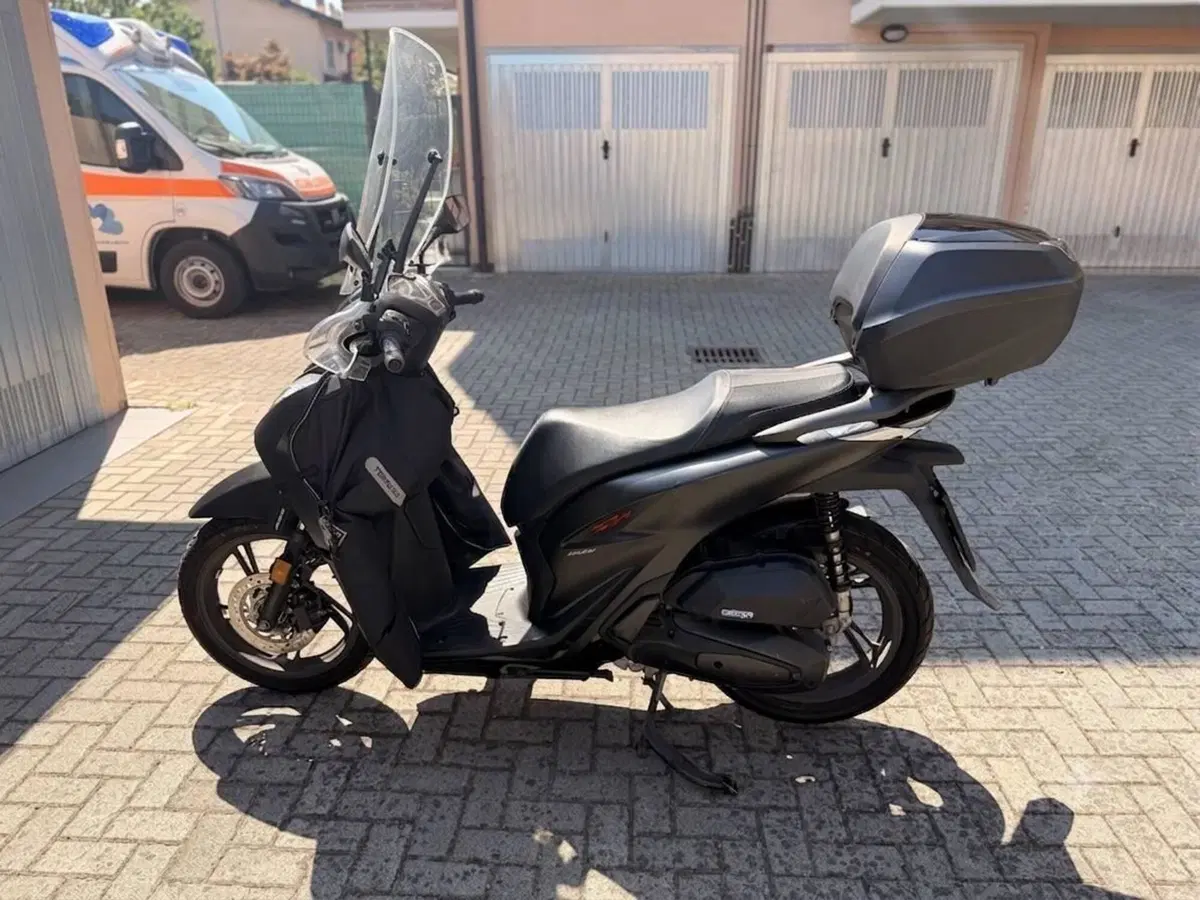 Honda SH 150i Sport (2022 - 23) (4)