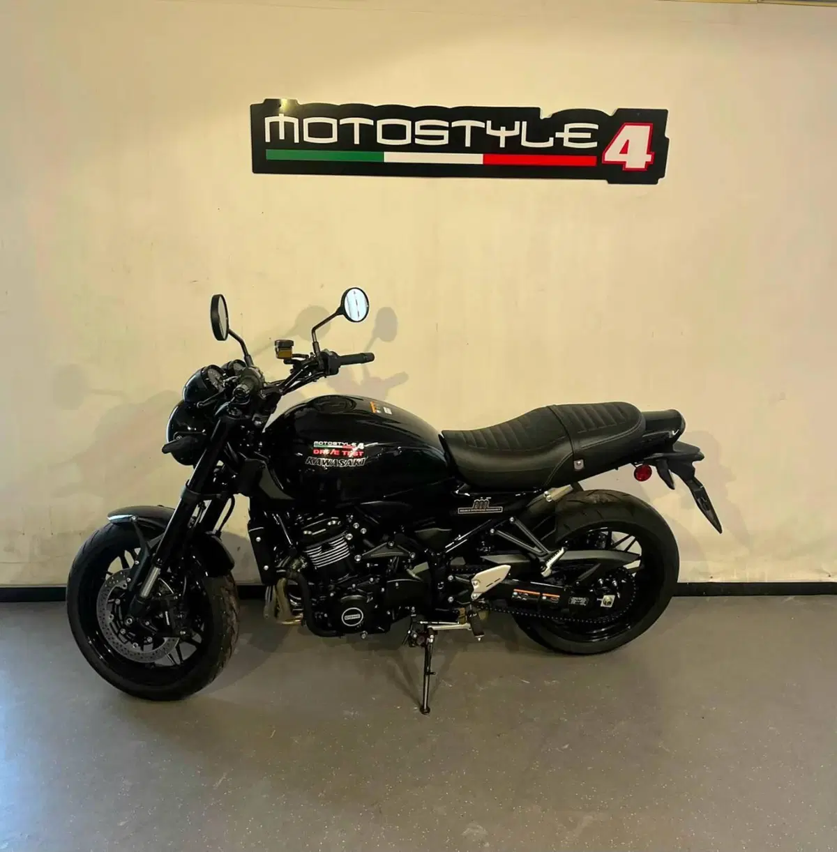 Kawasaki Z 900 RS Black Ball Edition (2026) (2)