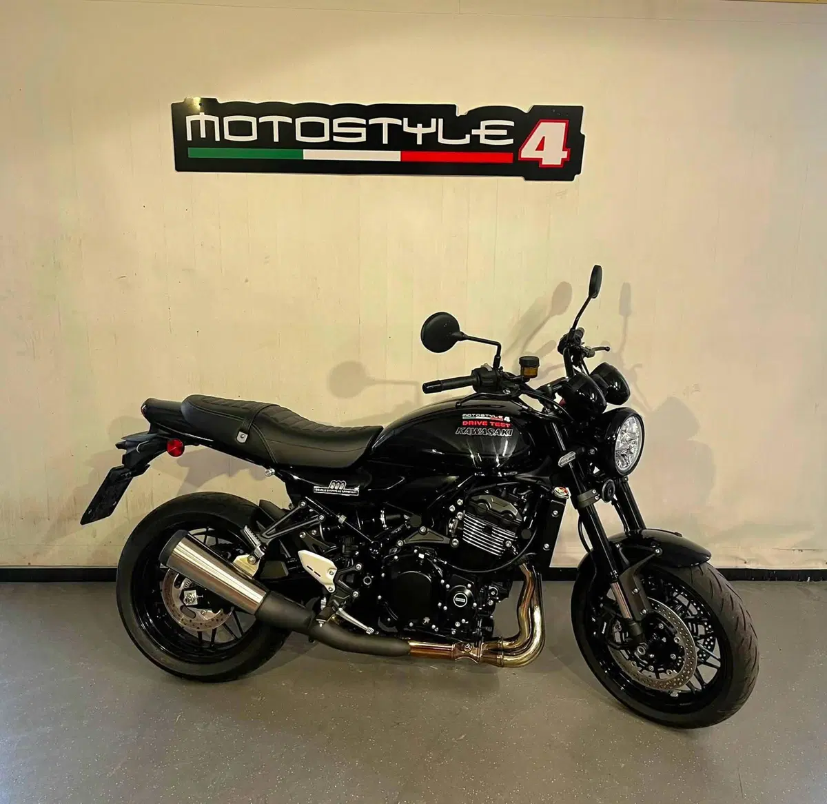 Kawasaki Z 900 RS Black Ball Edition (2026)