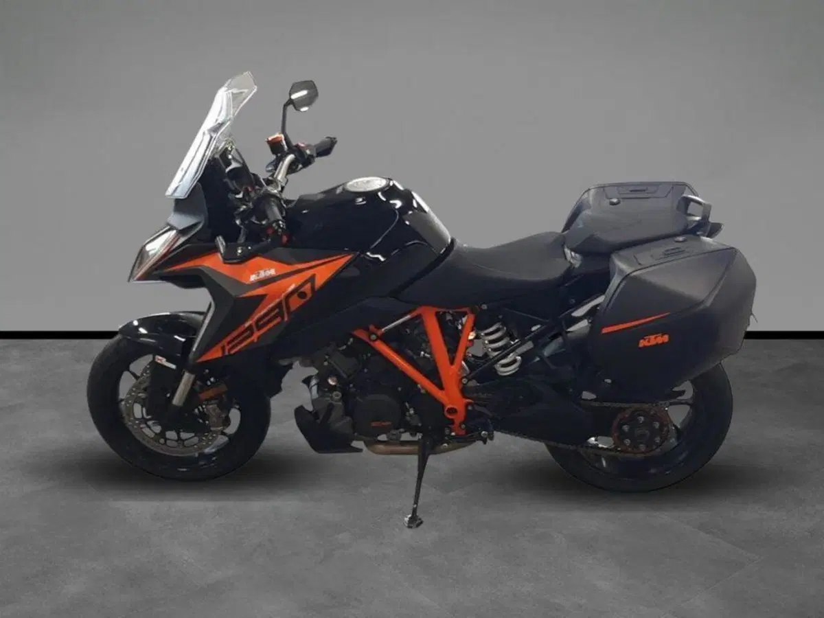 KTM 1290 Super Duke R (2020) (2)