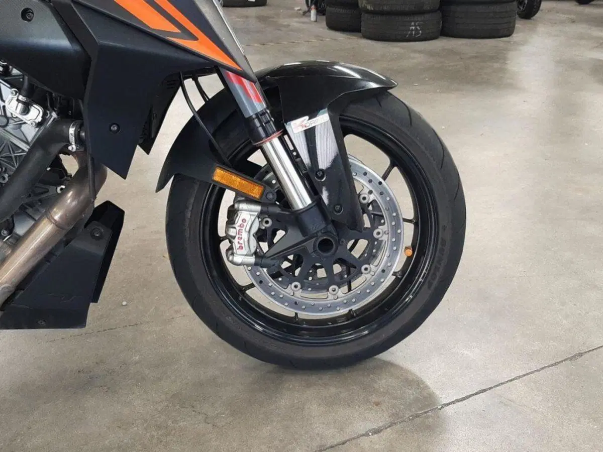 KTM 1290 Super Duke R (2020) (8)