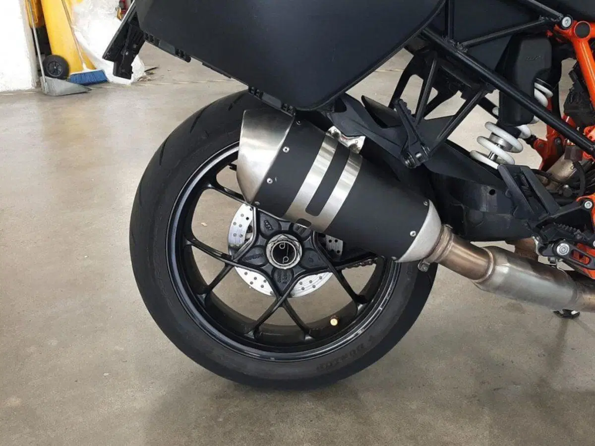 KTM 1290 Super Duke R (2020) (9)