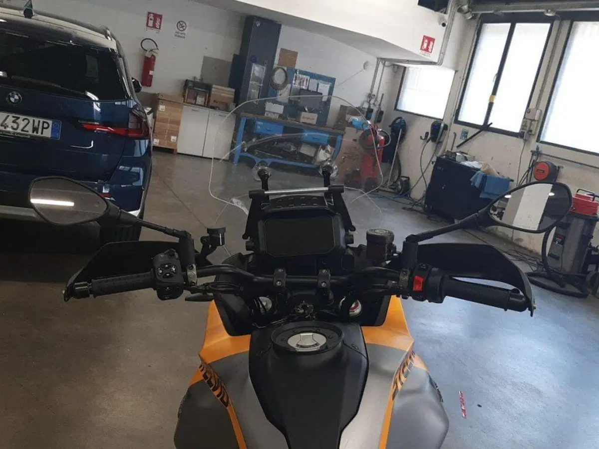 Moto Guzzi Stelvio (2024 - 26) (7)