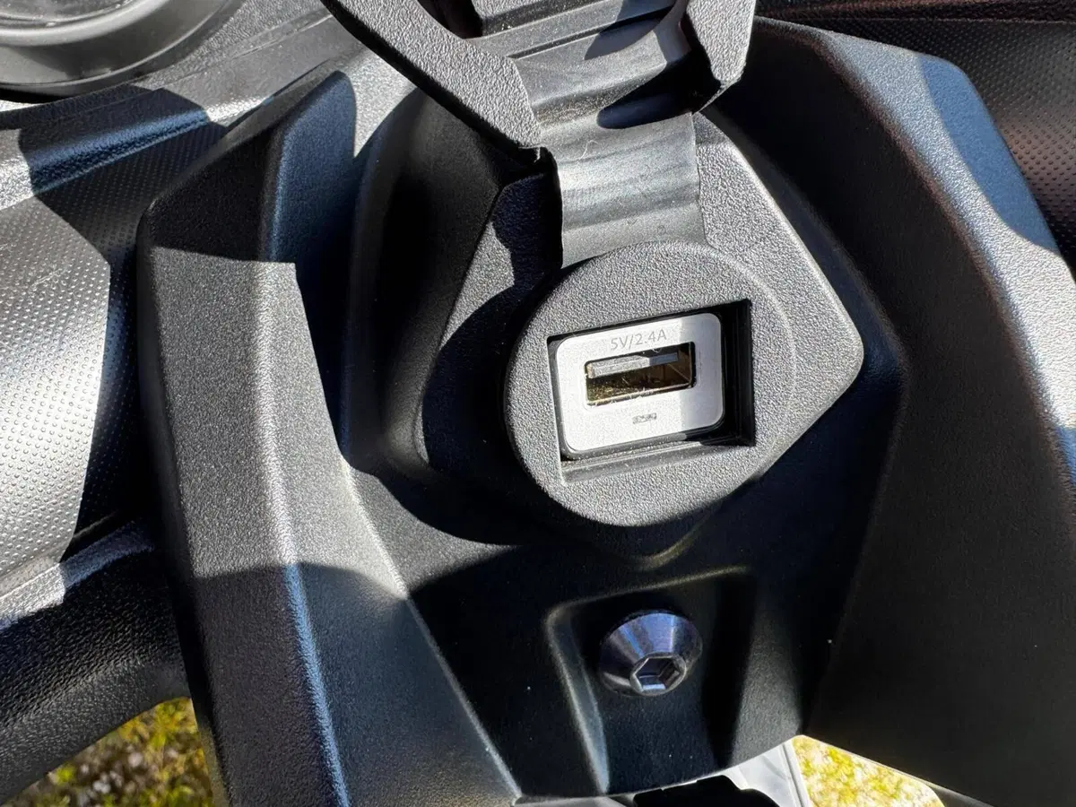 Yamaha X-Max 300 Tech Max (2021 - 24) (12)