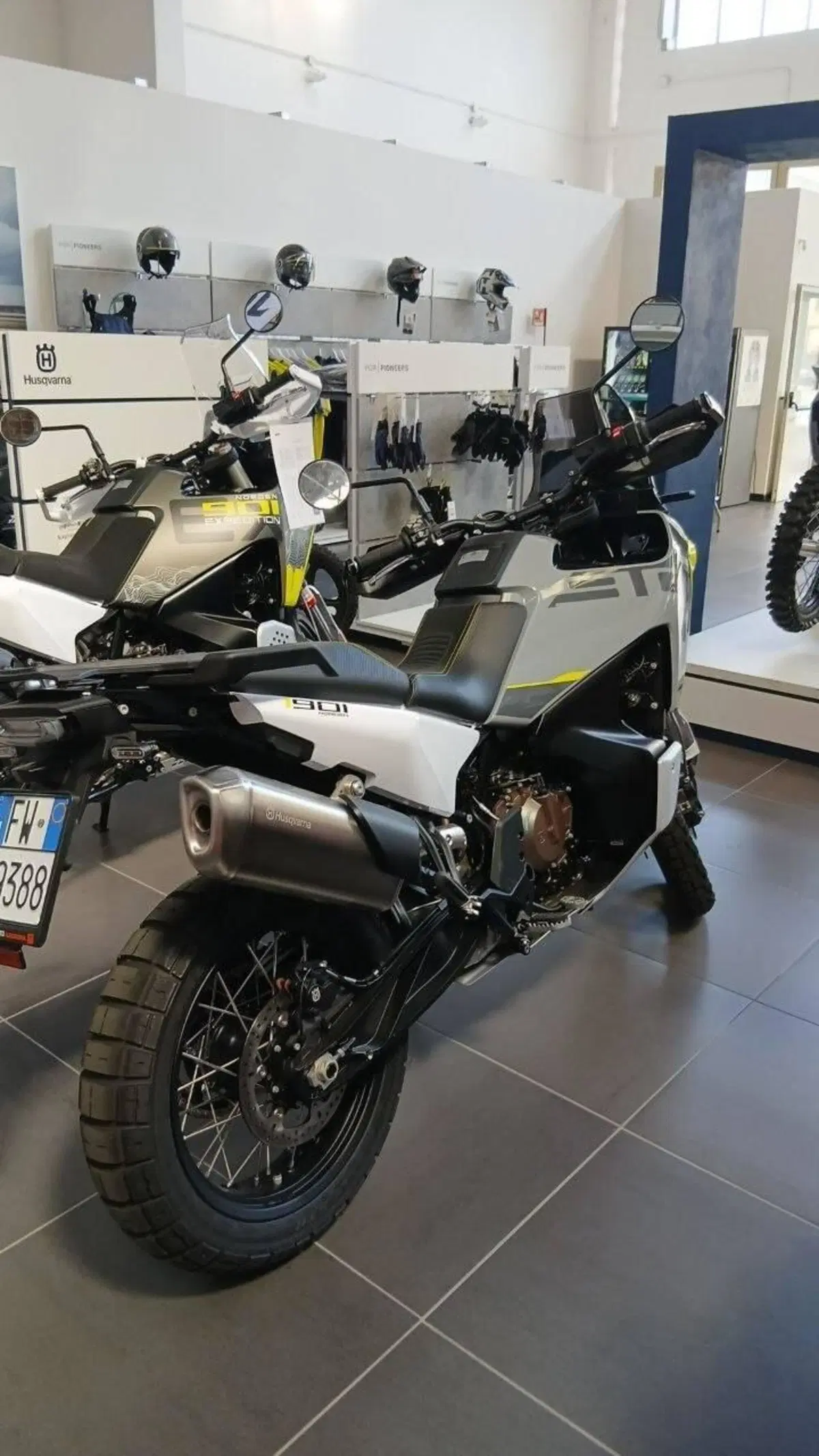 Husqvarna Norden 901 (2022 - 26) (2)