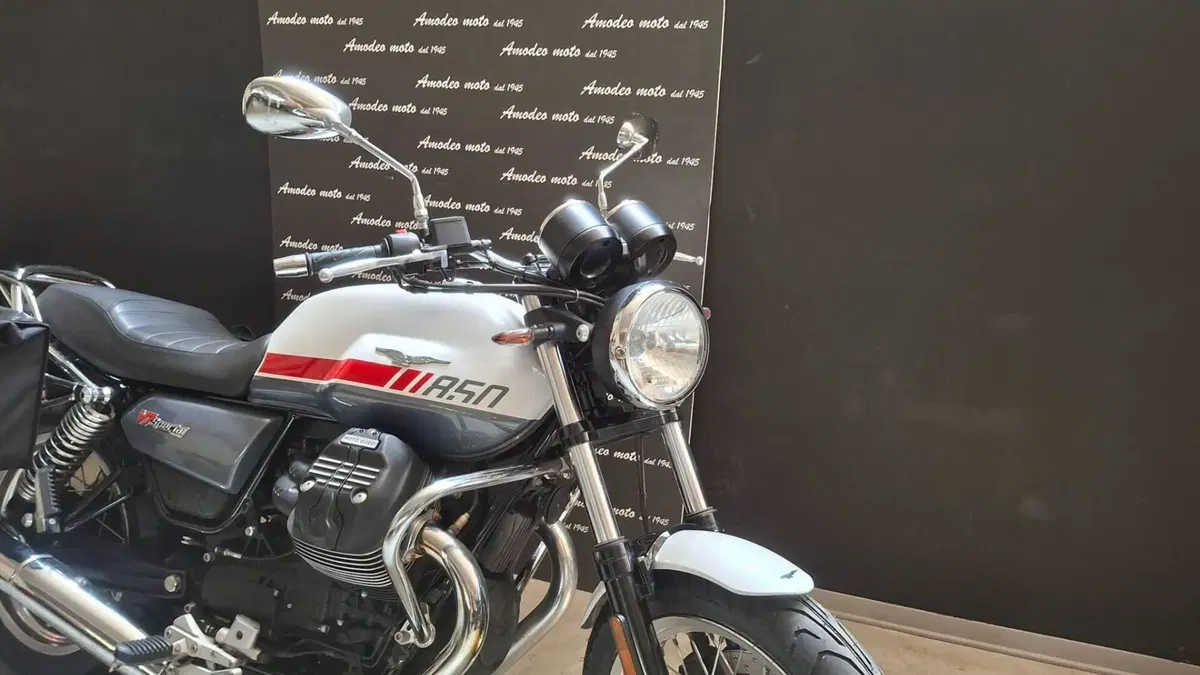 Moto Guzzi V7 Special (2021 - 24) (4)