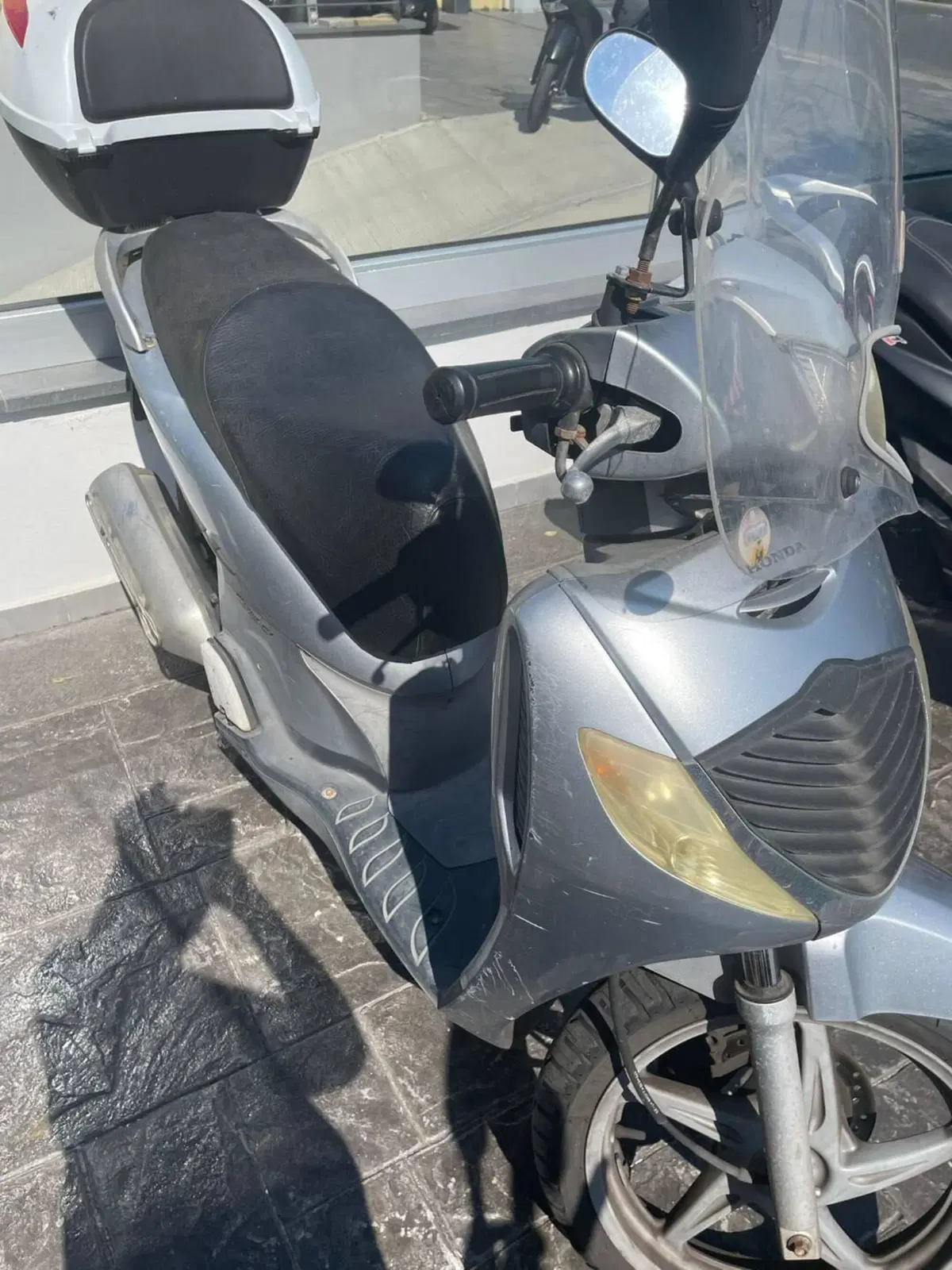 Honda SH 150 (2000 - 06) (2)