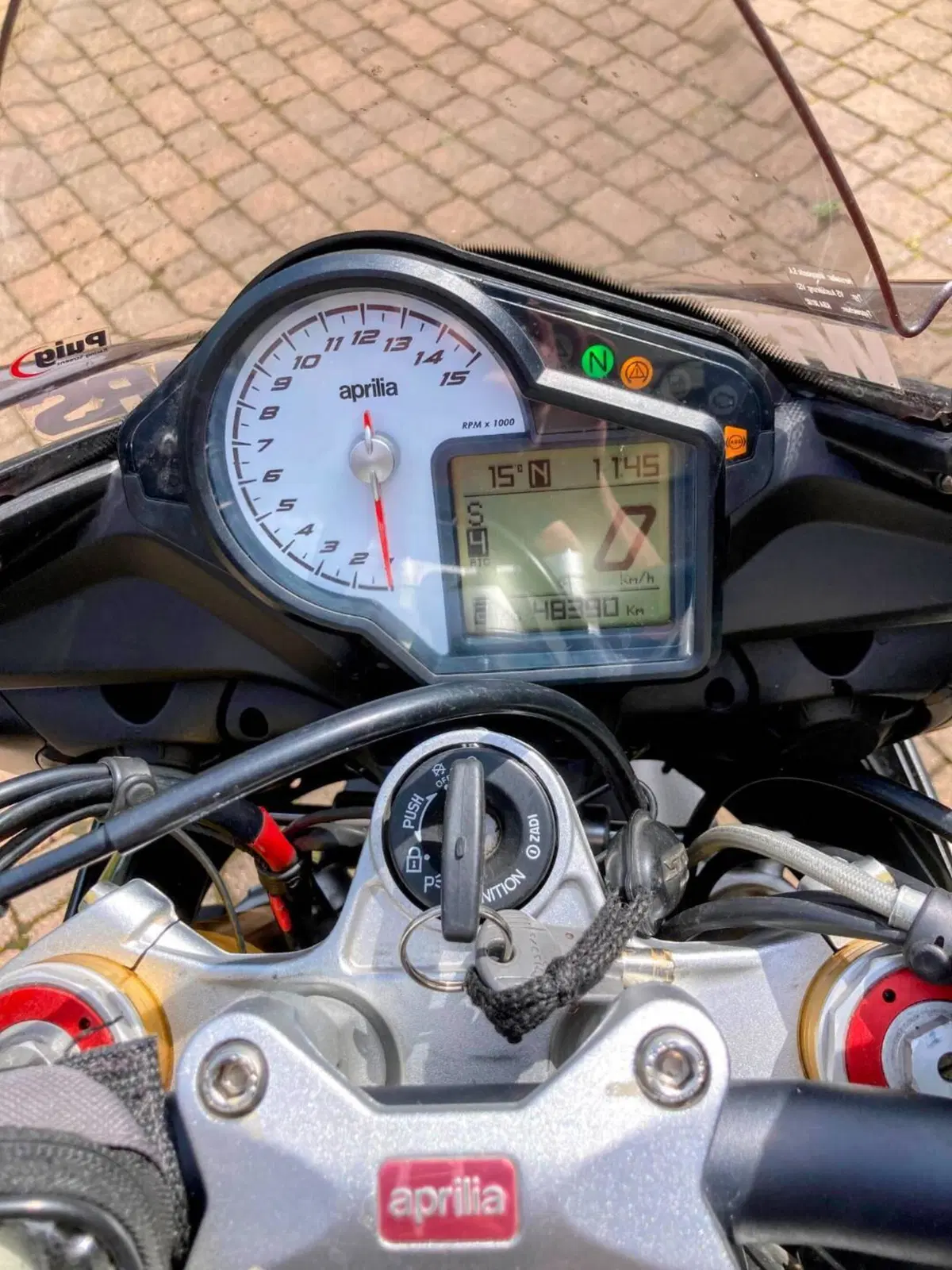 Aprilia Tuono V4 RR (2015 - 17) (6)