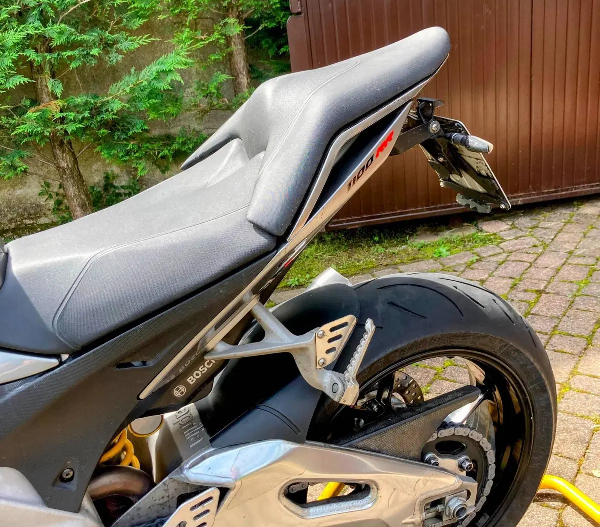 Aprilia Tuono V4 RR (2015 - 17) (10)