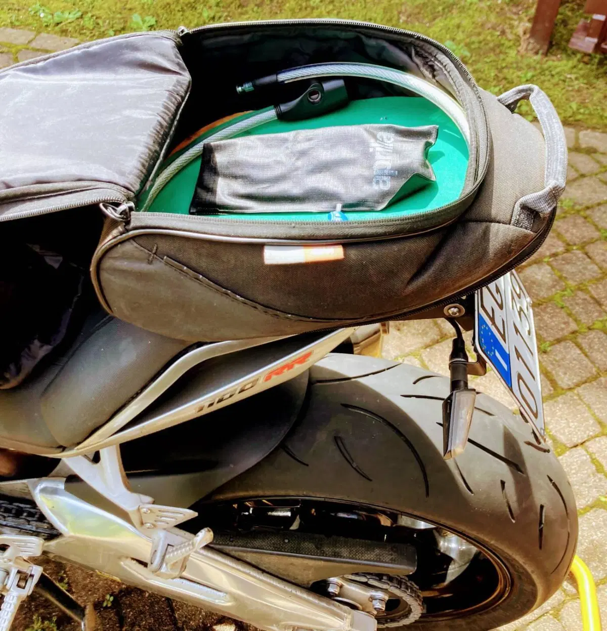Aprilia Tuono V4 RR (2015 - 17) (11)