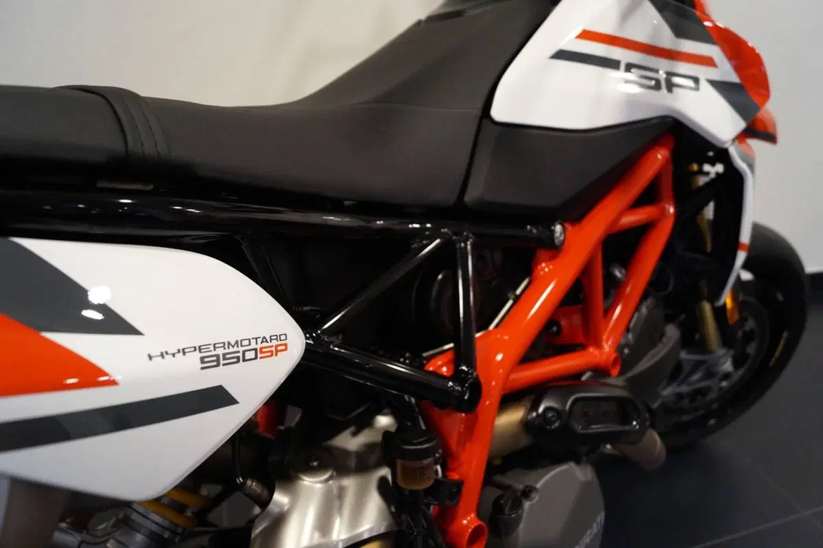 Ducati Hypermotard 950 SP (2022 - 25) (6)