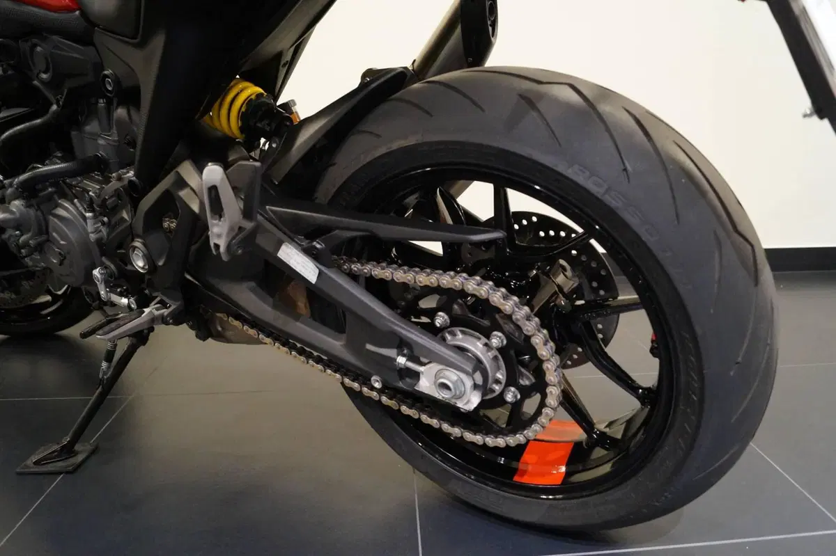 Ducati Monster 937 (2021 - 25) (5)