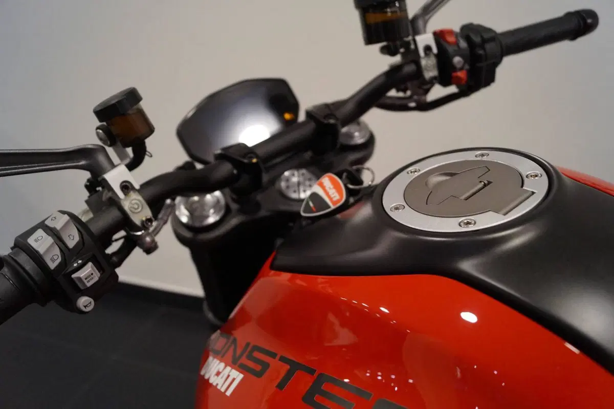 Ducati Monster 937 (2021 - 25) (7)