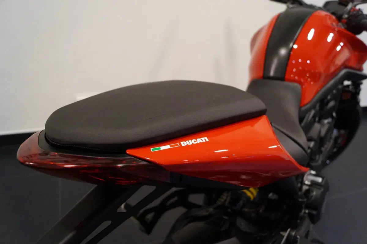Ducati Monster 937 (2021 - 25) (9)