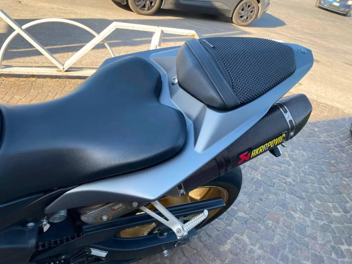 Yamaha YZF R1 (2009 - 11) (5)