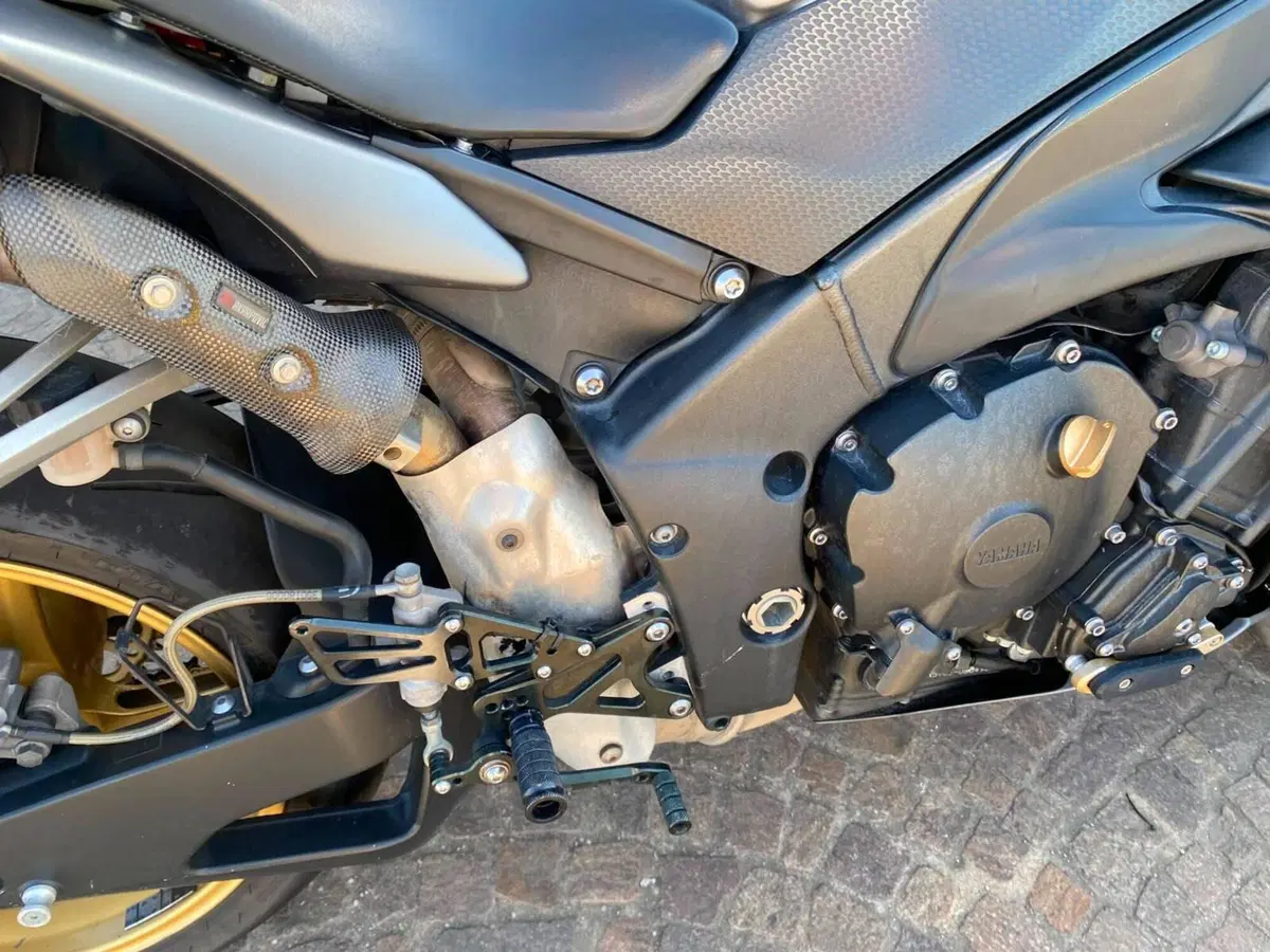Yamaha YZF R1 (2009 - 11) (6)