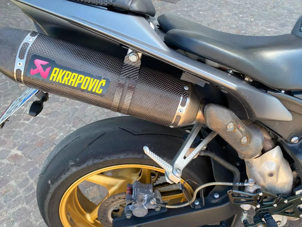 Yamaha YZF R1 (2009 - 11) (8)